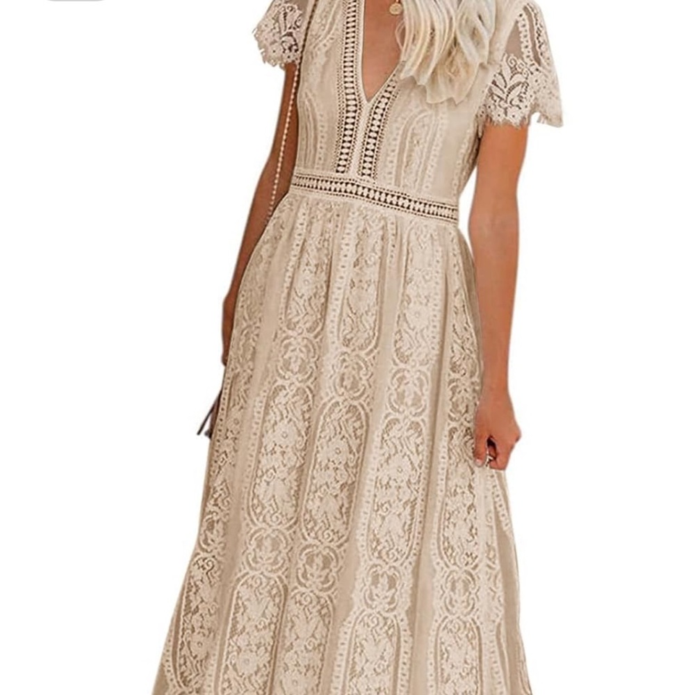 Chic Lace Maxi Skirt in Cream